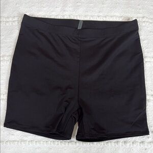 SKIMS Outdoors Black Bike Shorts Size XL‎